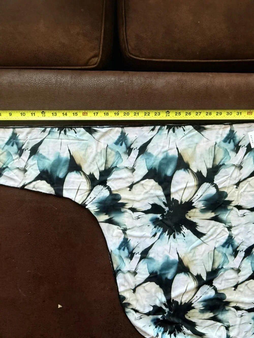 Kotomi Australia - Fleur Sarong Umbra black white floral